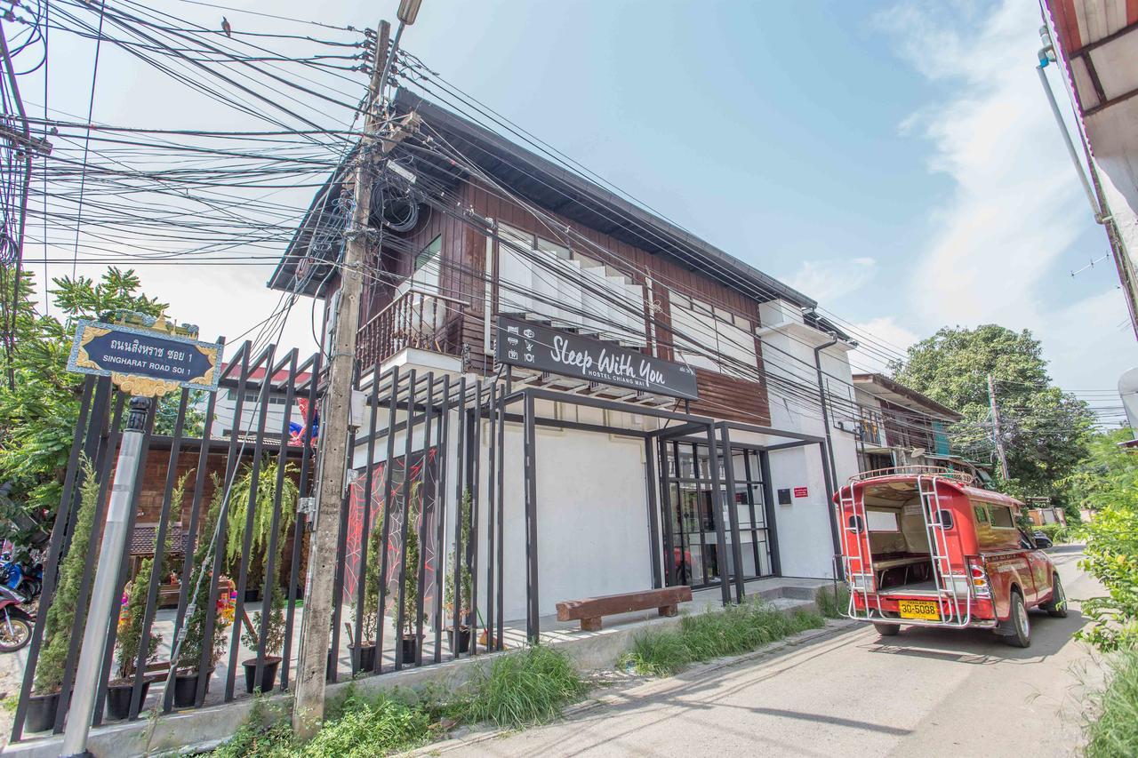 Sleep With You - Hatch Co-Living And Co-Working Space Chiang Mai Bagian luar foto