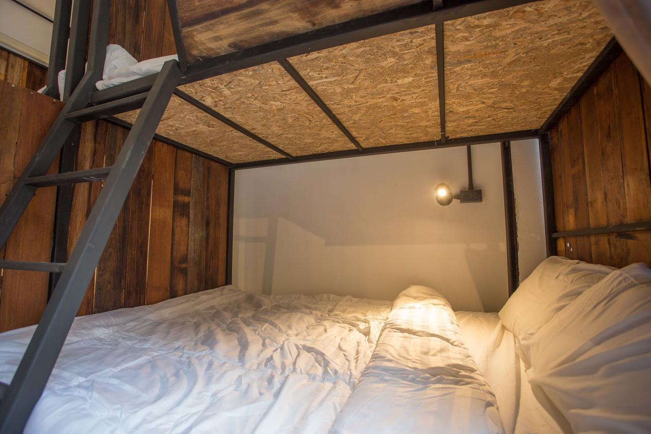Sleep With You - Hatch Co-Living And Co-Working Space Chiang Mai Bagian luar foto