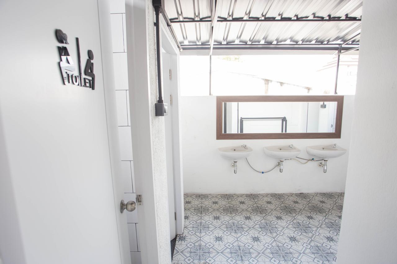 Sleep With You - Hatch Co-Living And Co-Working Space Chiang Mai Bagian luar foto