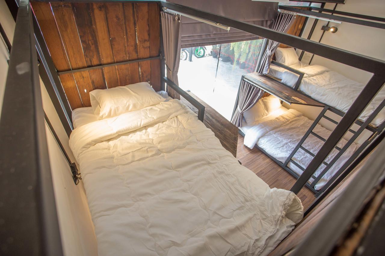 Sleep With You - Hatch Co-Living And Co-Working Space Chiang Mai Bagian luar foto