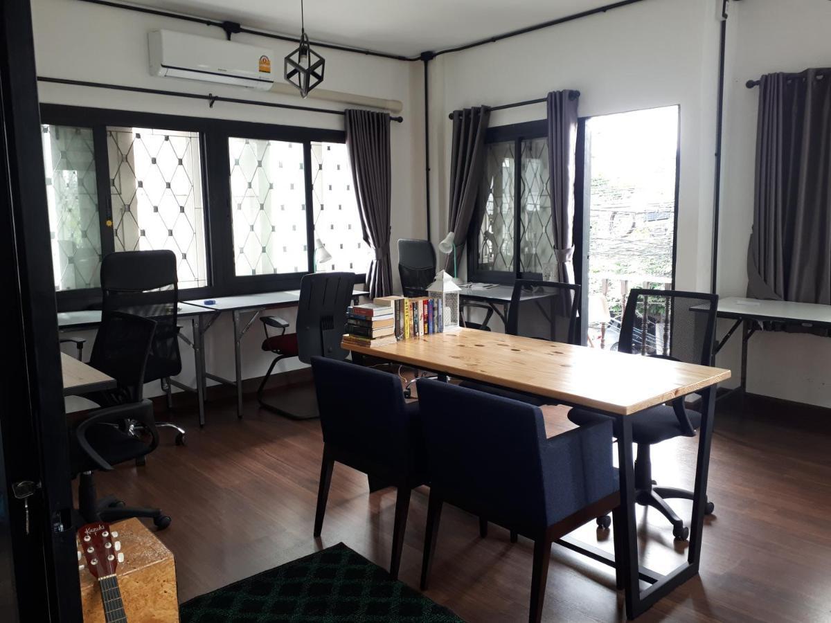 Sleep With You - Hatch Co-Living And Co-Working Space Chiang Mai Bagian luar foto